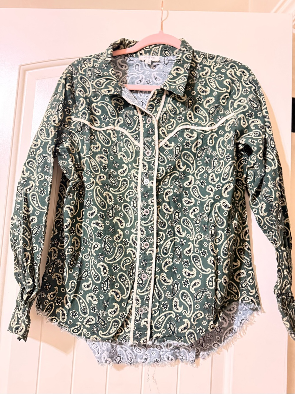 Umgee Green Paisley Button-Down Shirt with Contrast Piping. NWOT